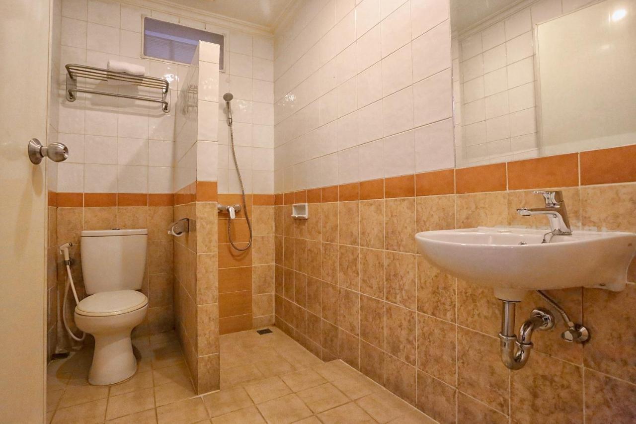 Hotel Quirin Семаранг Экстерьер фото