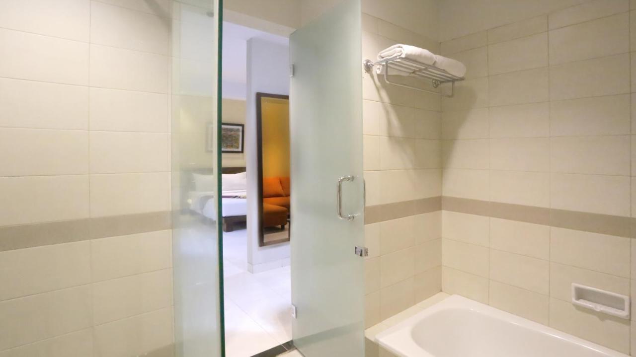 Hotel Quirin Семаранг Экстерьер фото