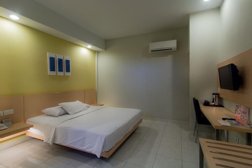 Hotel Quirin Семаранг Номер фото