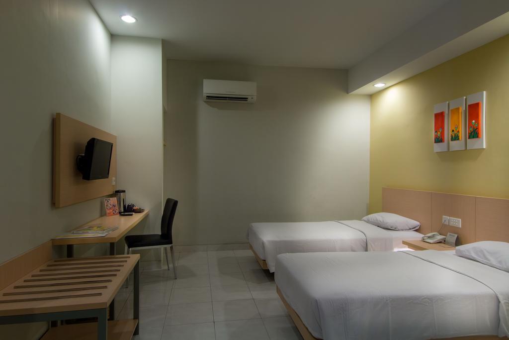 Hotel Quirin Семаранг Номер фото