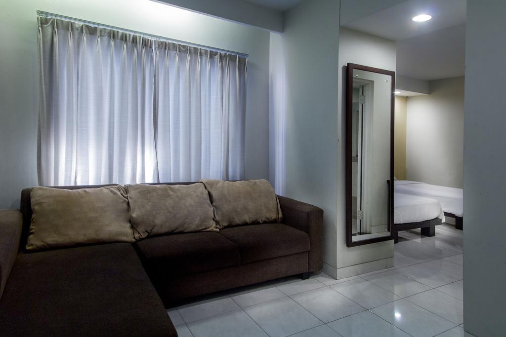 Hotel Quirin Семаранг Номер фото