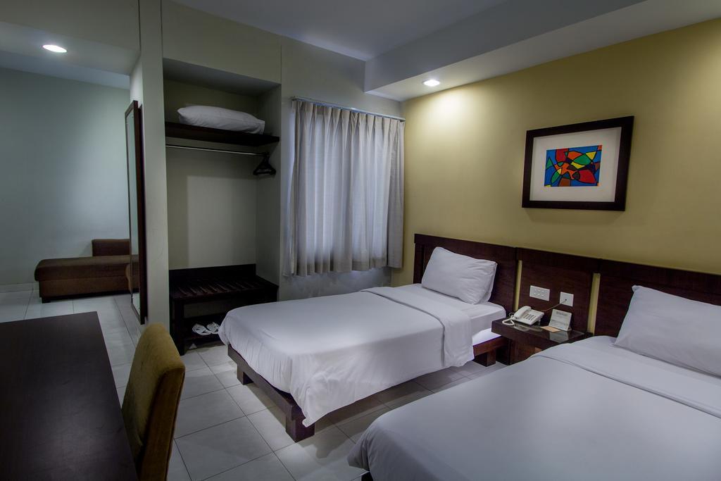 Hotel Quirin Семаранг Номер фото